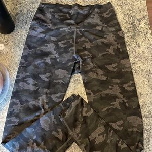 Fabletics Power hold camo